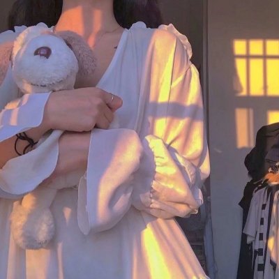 流云散尽不逢君